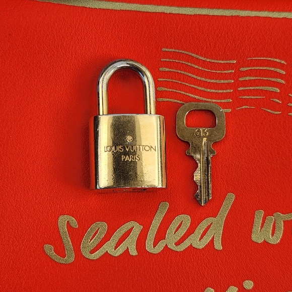 Louis Vuitton Lock & Key, Unbranded Chain & IPSY Envelope Pouch Bundle - Picture 12 of 14